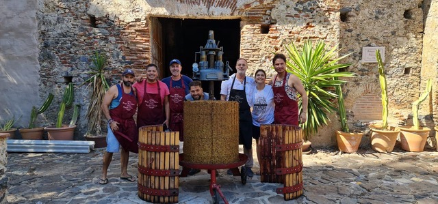 The hard-working team outside the bodega after the first hand-pressing of the Moscatel Morisco. Photo © La Fábrica de Hojalata